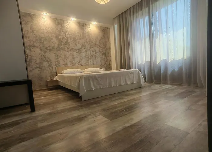 4 Rent * 康斯坦察